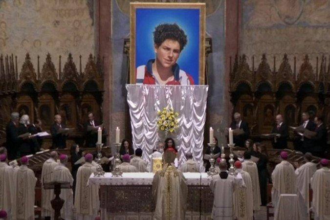 Jovem italiano que evangelizava pela internet é beatificado por milagre no Brasil