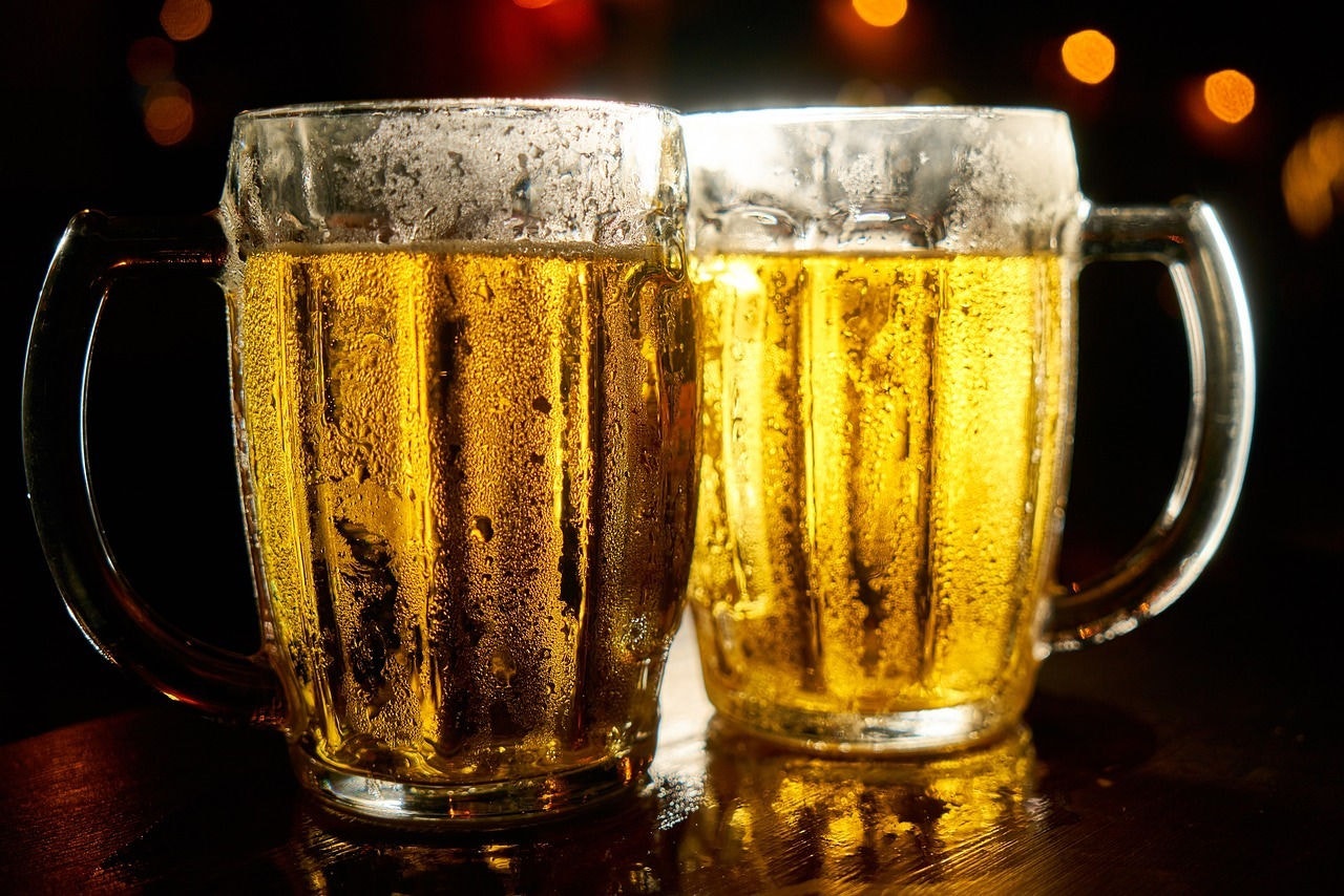 É possível comer um petisco e tomar um chopp pagando até R$ 100 por casal