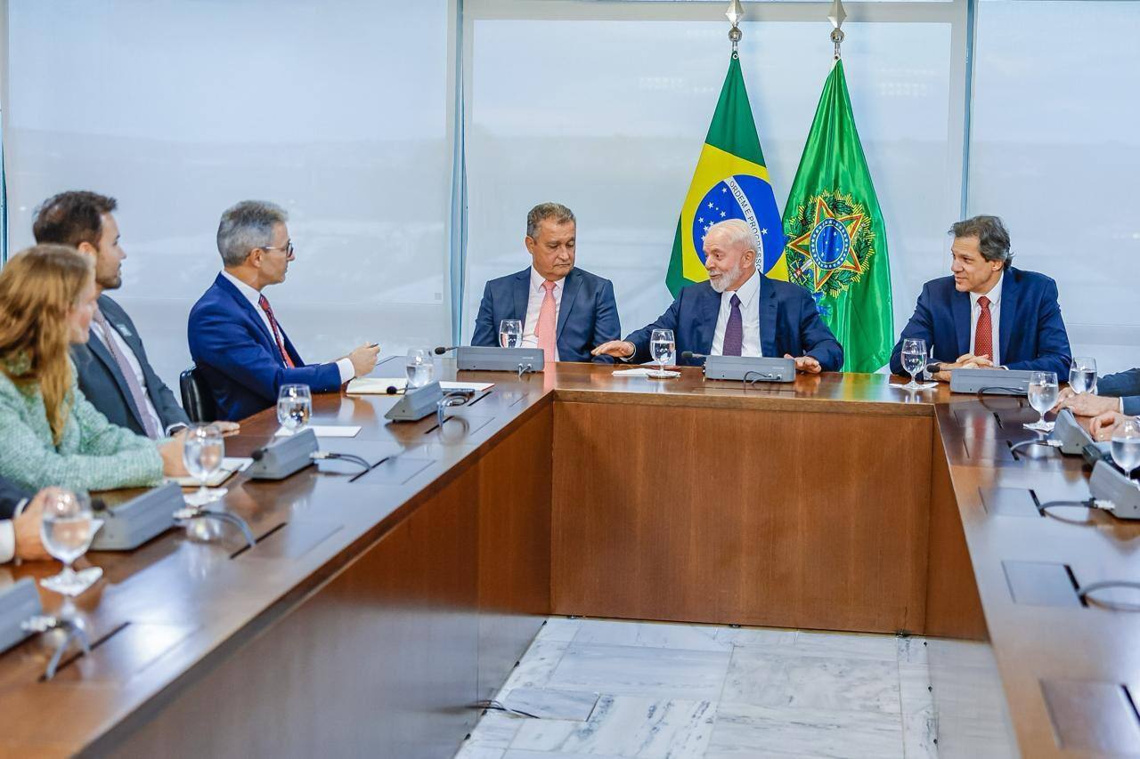 Descontração. Zema (à esquerda) pediu encontro com Lula para discutir a dívida e saiu dizendo que o presidente é um democrata