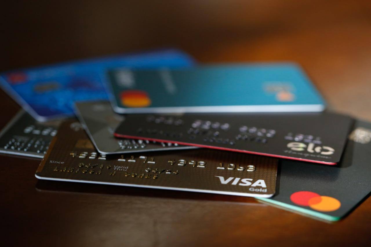 Cartões geralmente já vêm com a função de pagamento por aproximação desbloqueada