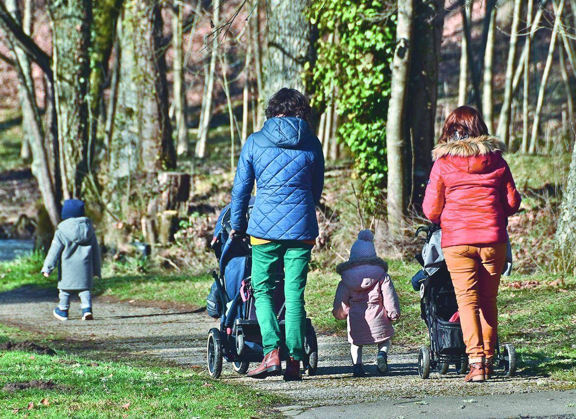 Focada no lar OIT revela que trabalhos domésticos e cuidados com os filhos reduzem as chances das mulheres no mercado de trabalho