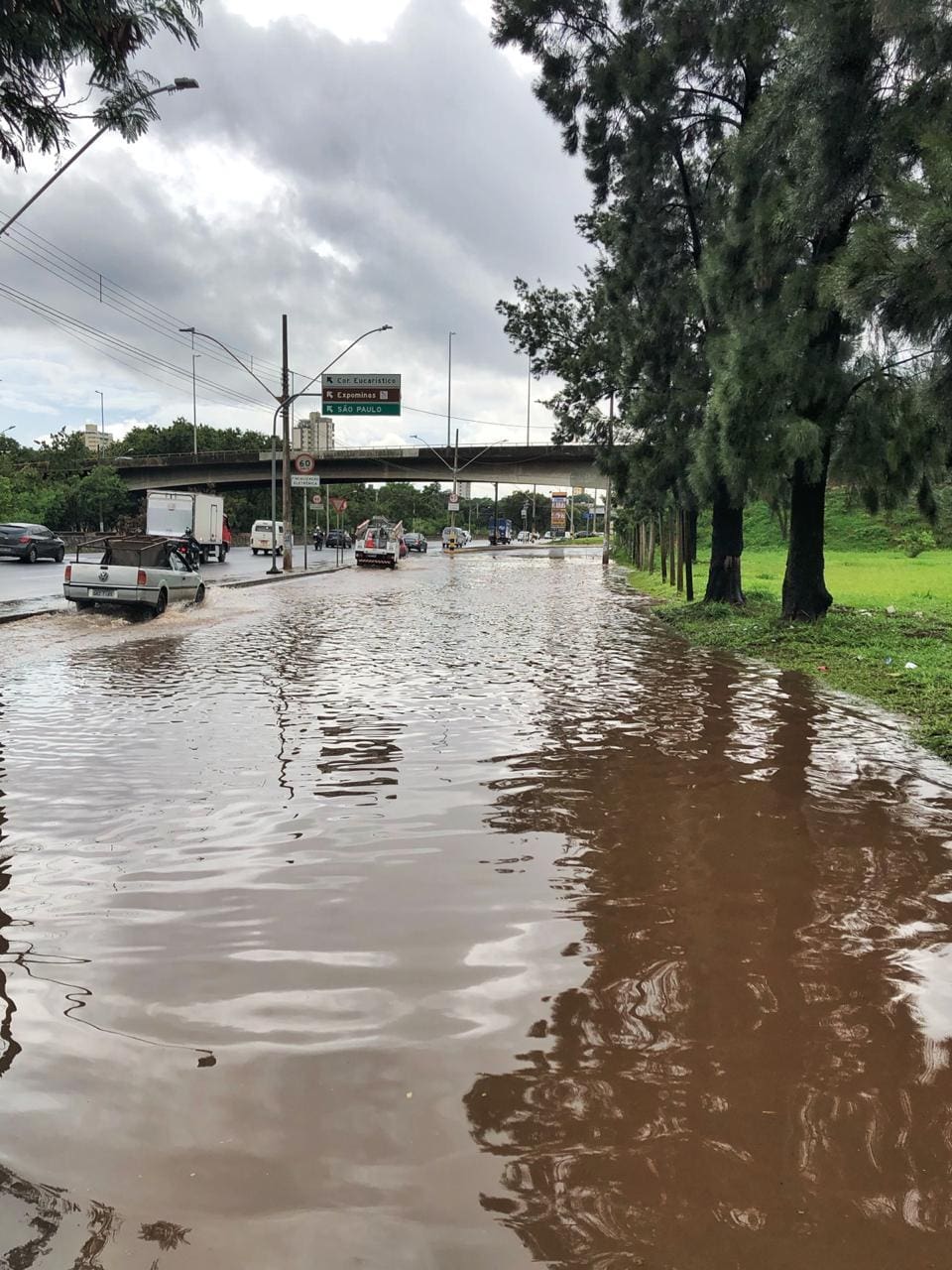 Na sexta (3), avenidas Tereza Cristina e Francisco Sá registraram acúmulo de água