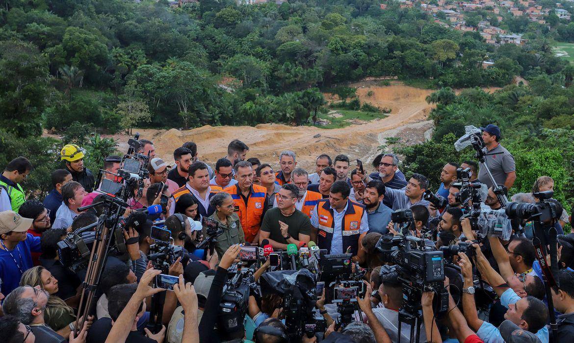 Ministra do Meio Ambiente, Marina Silva, e o ministro da Integração e Desenvolvimento Regional, Waldez Góes