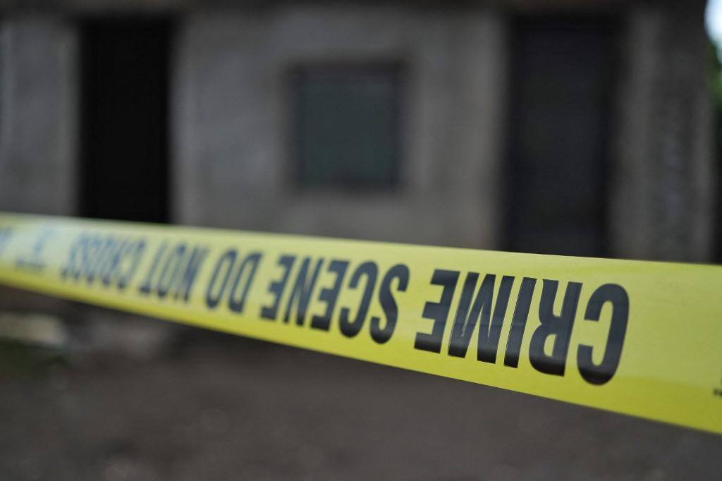 fita amarela isola escola massacre uganda