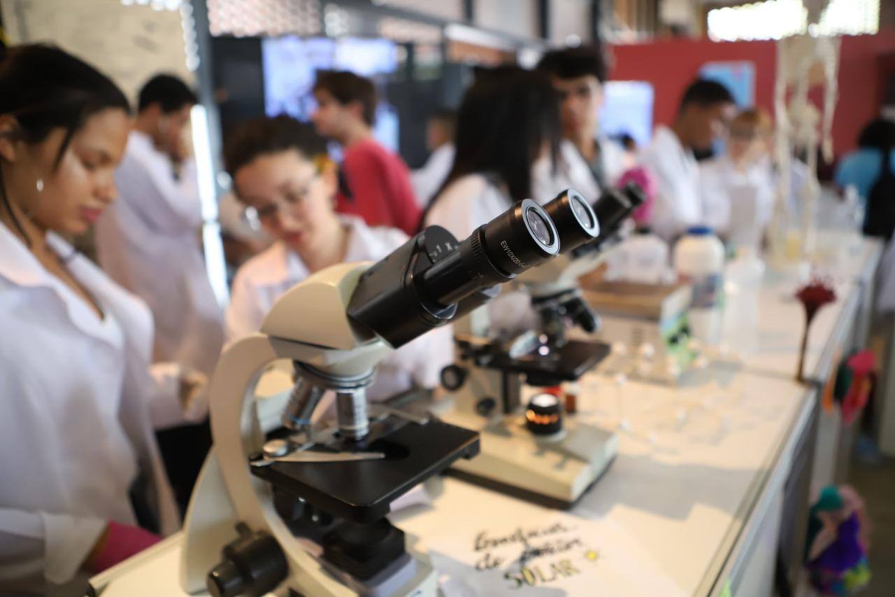 Feira de ciência reúne alunos da rede municipal de Contagem