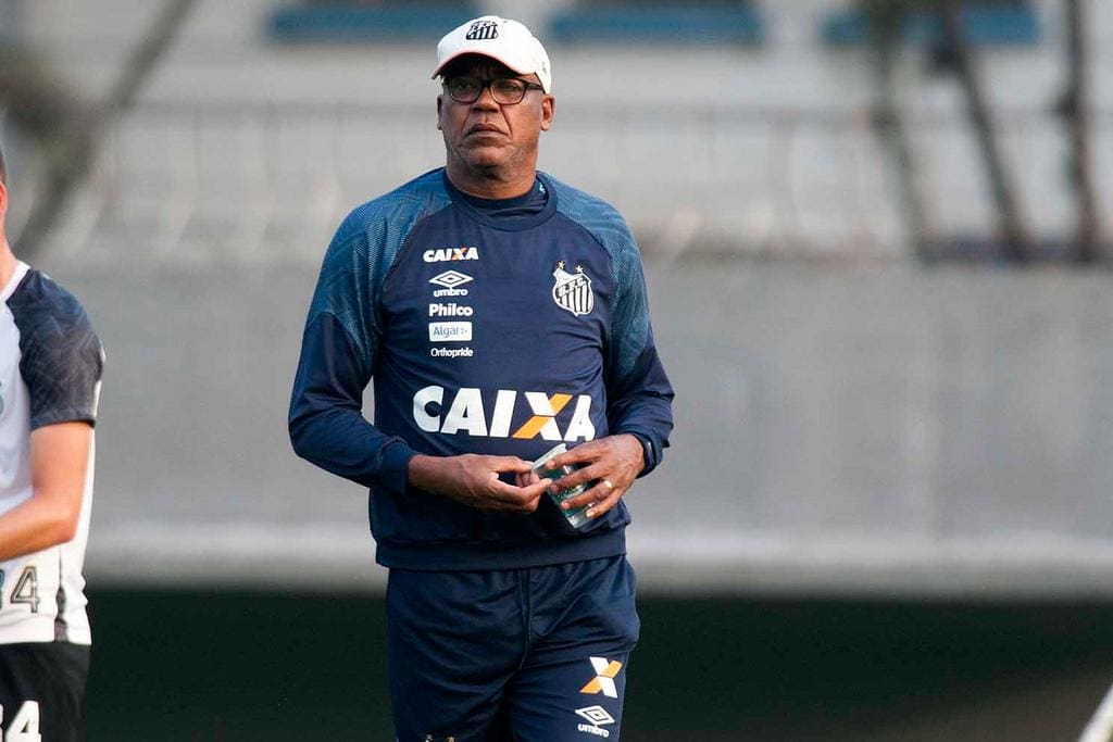 Serginho Chulapa, auxiliar técnico permanente do time, foi suspenso por duas partidas