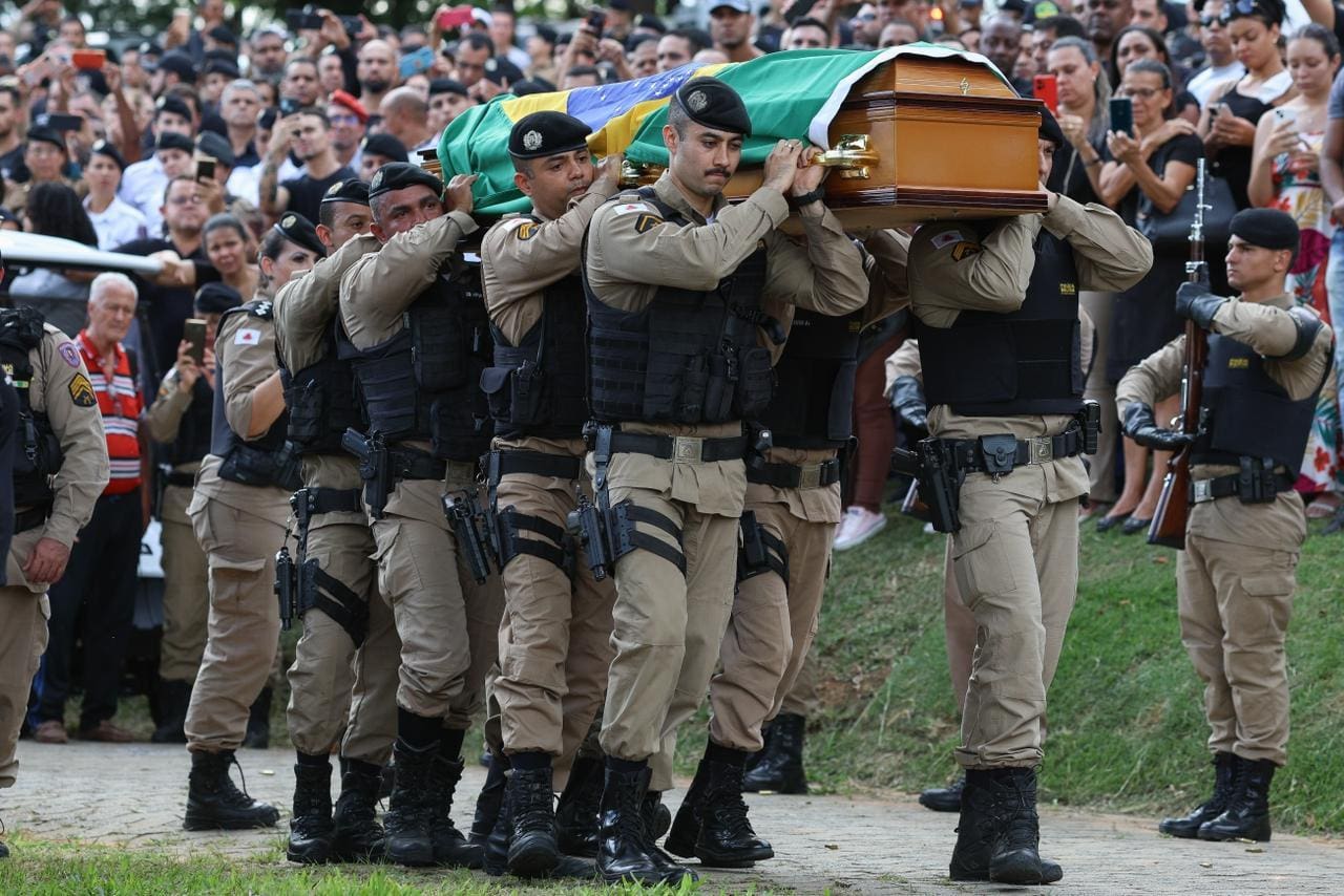 Sargento da Polícia Militar Roger Dias de Cunha foi sepultado nesta terça-feira (9 de janeiro)