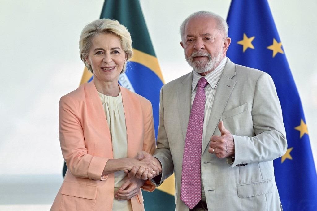 Lula teve encontro com a presidente da Comissão Europeia, Ursula von der Leyen, no Palácio do Planalto