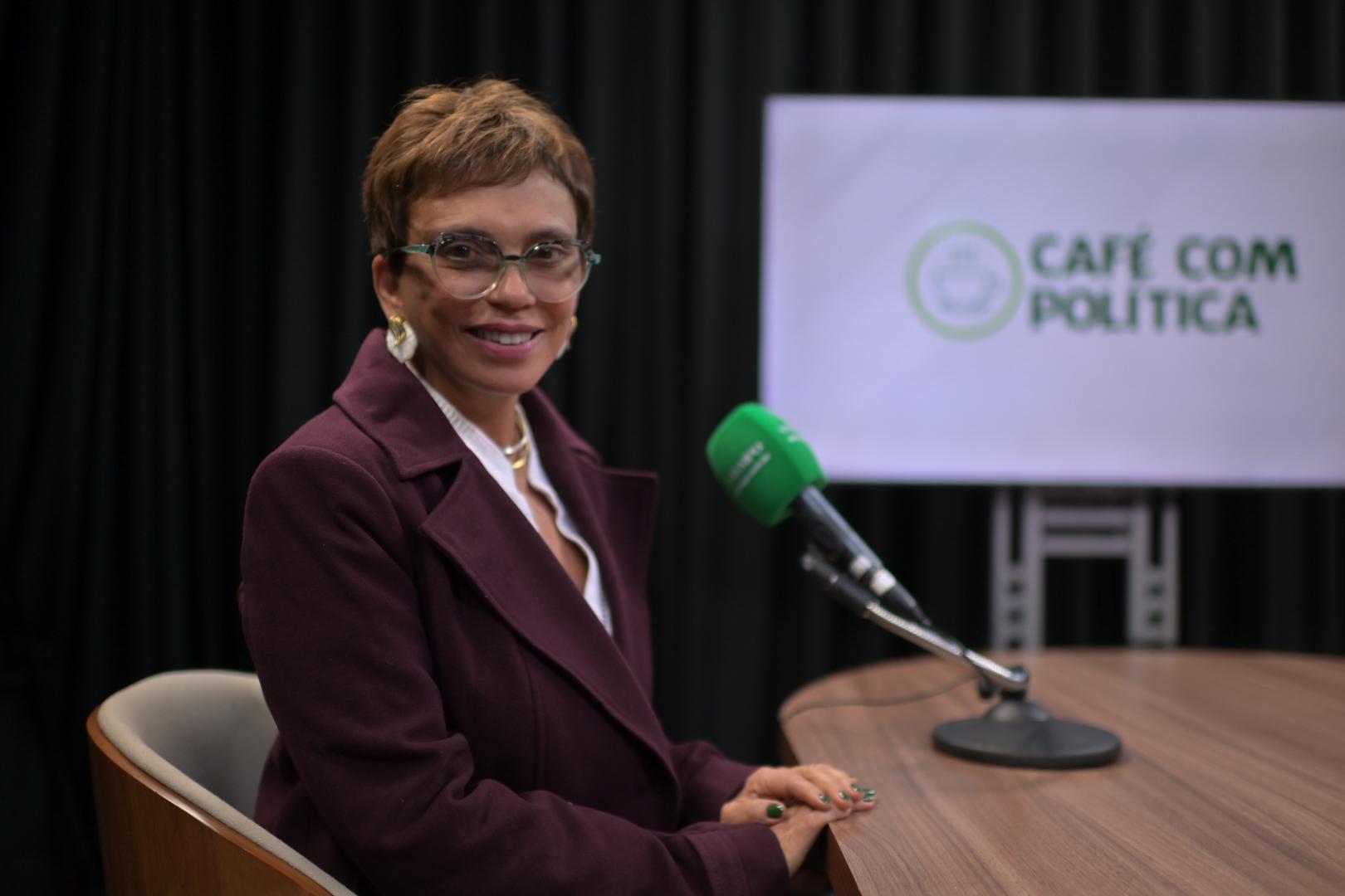 Marília Campos, prefeita de Contagem, diz que não tem intenção de deixar o PT