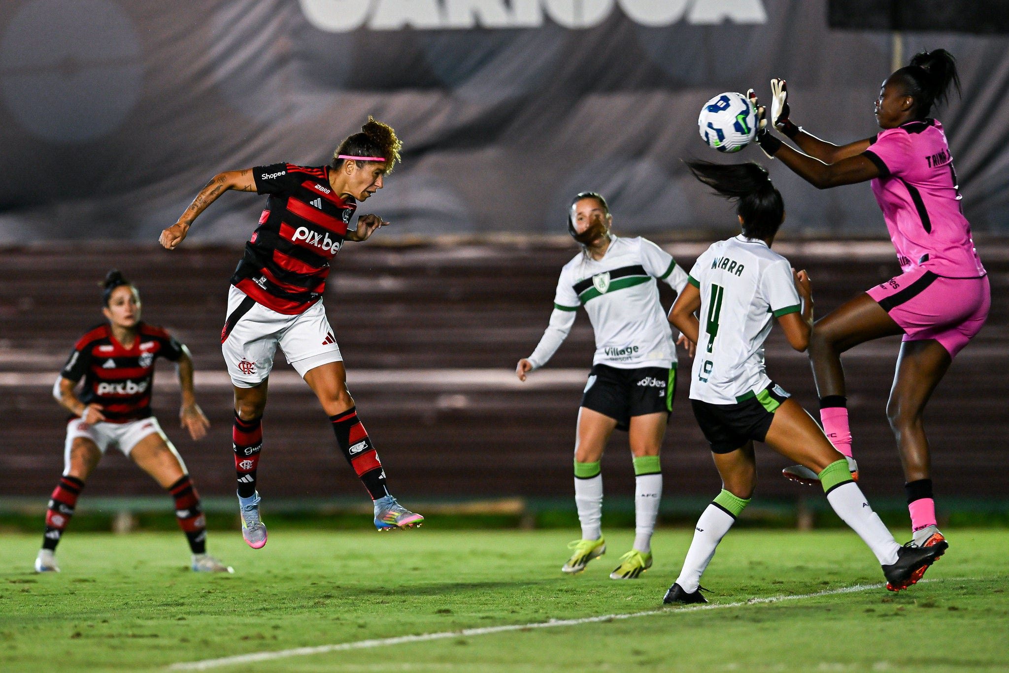 Experiente Cristiane abriu o marcador para o Flamengo na vitória sobre o América