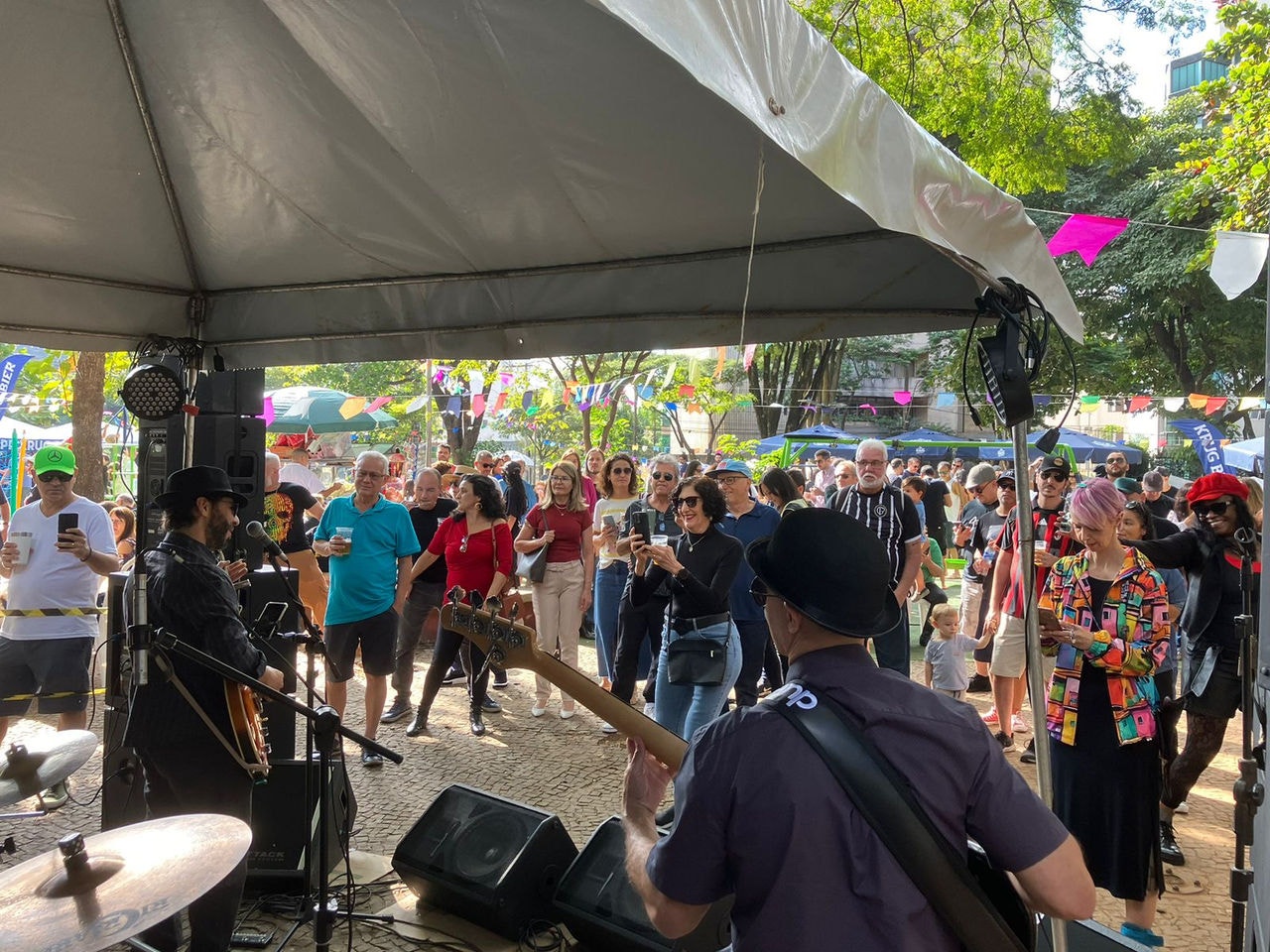 No sábado, dia 6 de julho, a Praça Alaska, no Sion, será palco do Blues na Praça Julino, que promete um dia repleto de atrações musicais e gastronômicas das 11h às 20h