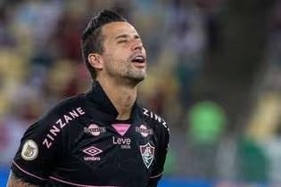 Fábio se sentiu mal no Rio de Janeiro e pode ficar de fora do duelo contra o Cruzeiro