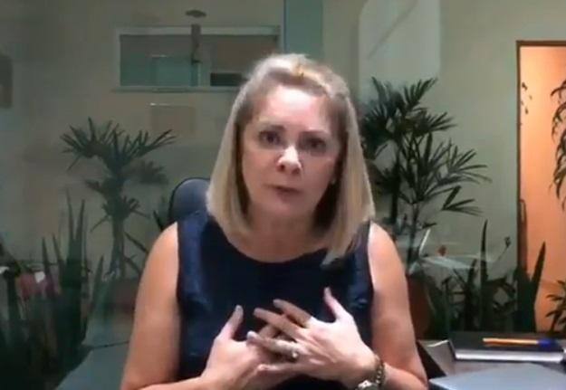 Ex-mulher de Jair Bolsonaro postou vídeo se dizendo indignada com matéria publicada pela "Folha de São Paulo"
