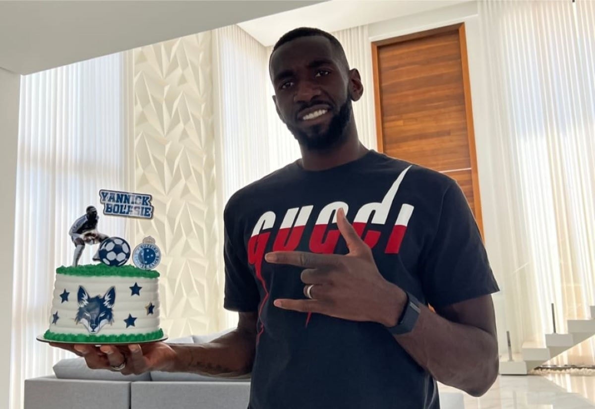 Bolasie posta foto do teu aniversário. Atleta tem o hábito de fazer vídeos engraçados no Instagram