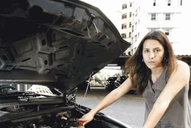 Quase acidente Agile de Mariana Reis falhou numa ultrapassagem e ela quase bateu em caminhão