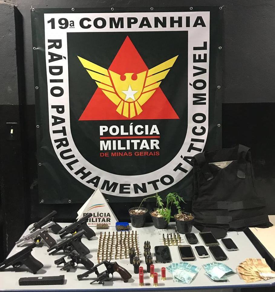 drogas e armas apreendidas