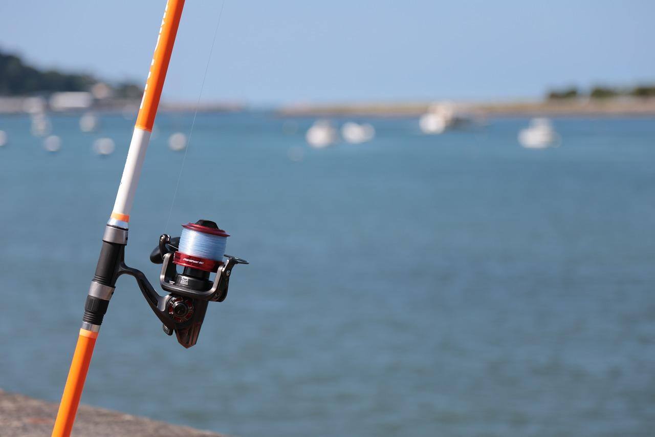 Homem foi achado morto ao lado de vara de pesca (Imagem Ilustrativa)