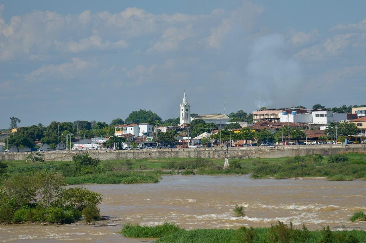 Às margens do São Francisco, Pirapora construiu sua história intimamente ligada ao rio