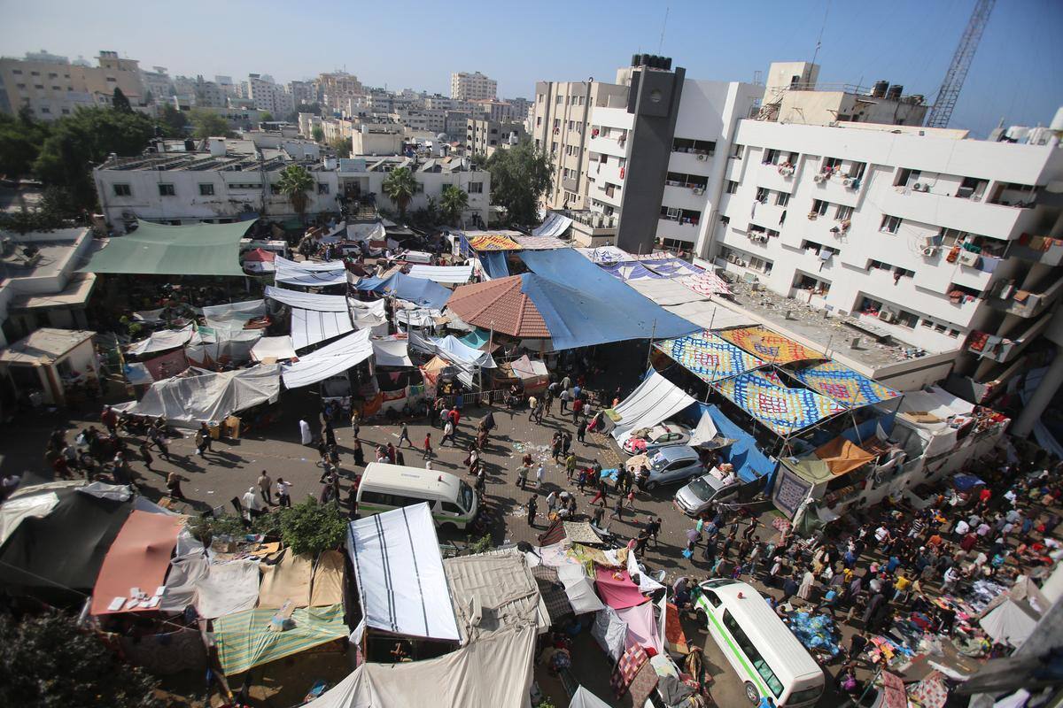Vista aérea mostra o complexo do hospital Al-Shifa na cidade de Gaza, em meio às batalhas em curso entre Israel e o grupo palestino Hamas