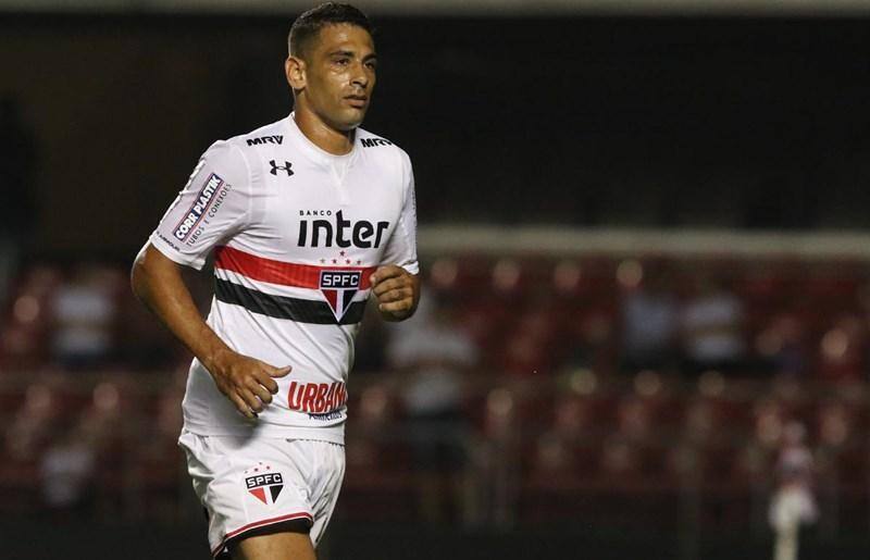 Jogador e o clube ficaram revoltados com a expulsão ainda no primeiro tempo