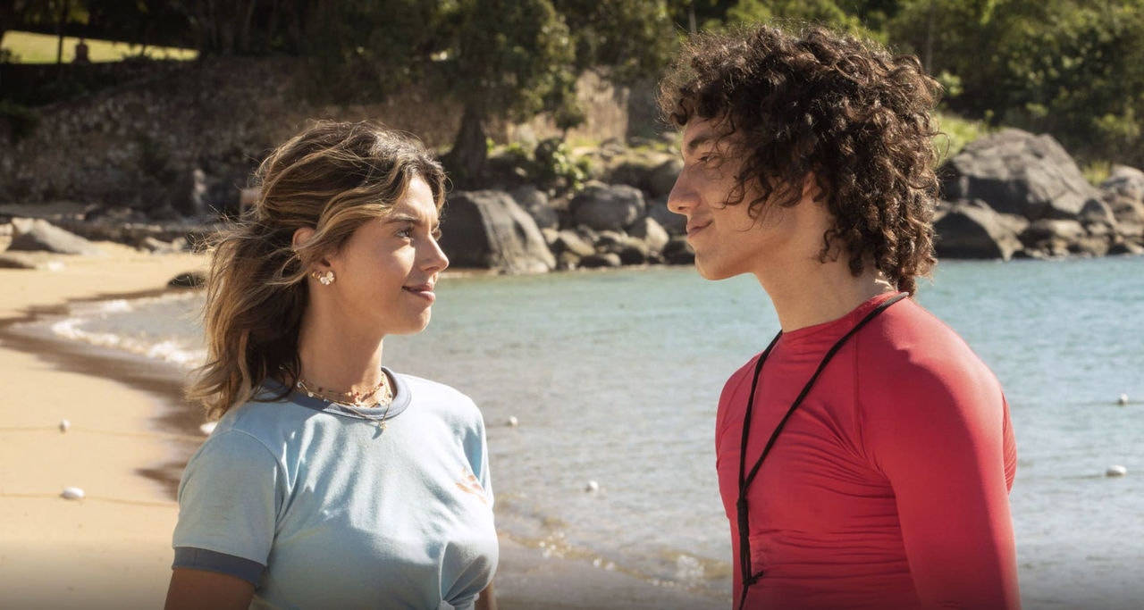 Giovanna Lancellotti e Jorge López em 'Temporada de Verão'