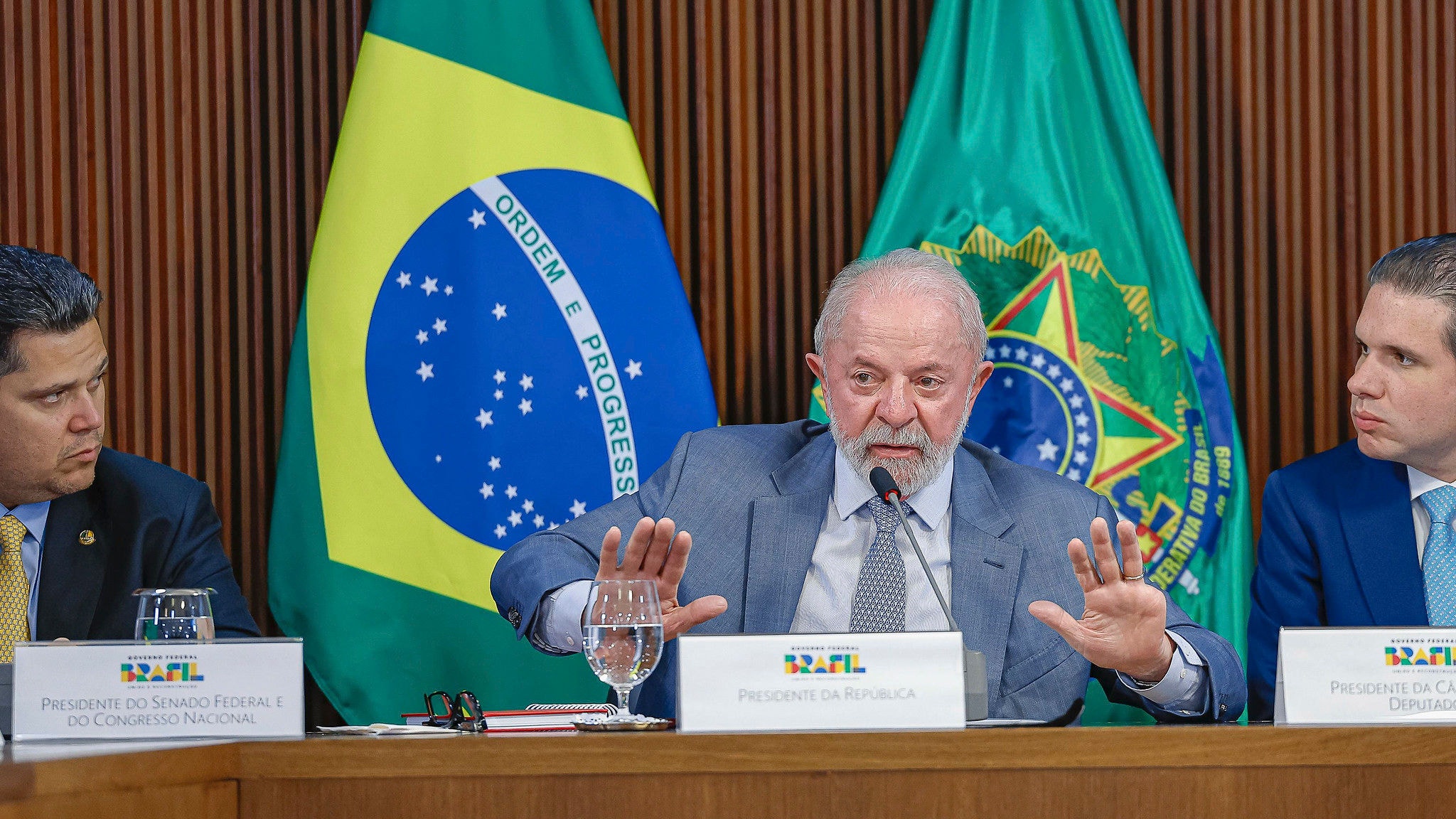 O presidente Lula contrariou as decisões tomadas pelo Senado Federal, de Davi Alcolumbre, e pela Câmara dos Deputados, de Hugo Motta.