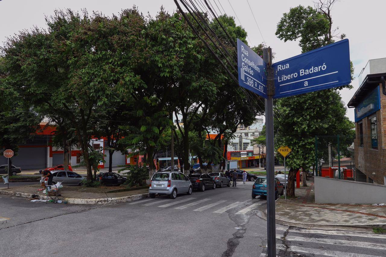 Adolescente foi arrastado pela enxurrada na esquina da rua Líbero Badaró com Conselheiro Galvão