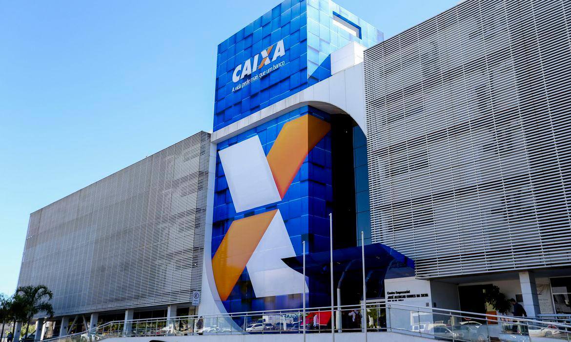 A Caixa Econômica Federal tem cerca de 4.300 agências e postos de atendimentos