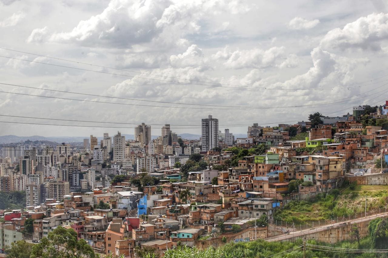 Dia deve ser de muitas nuvens em BH