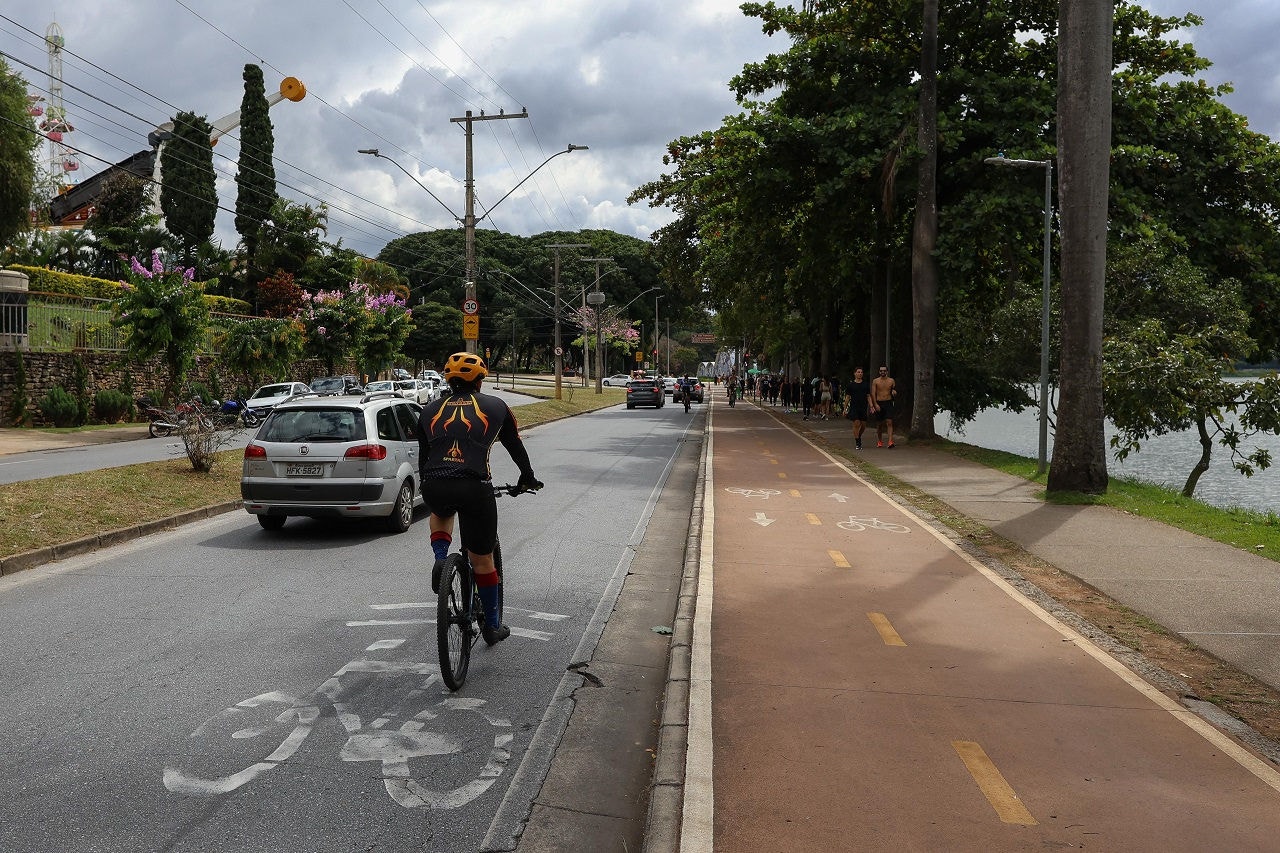 Nesta quinta (1º), dia do Trabalhador, reportagem flagrou diversas situações perigosas na orla da lagoa