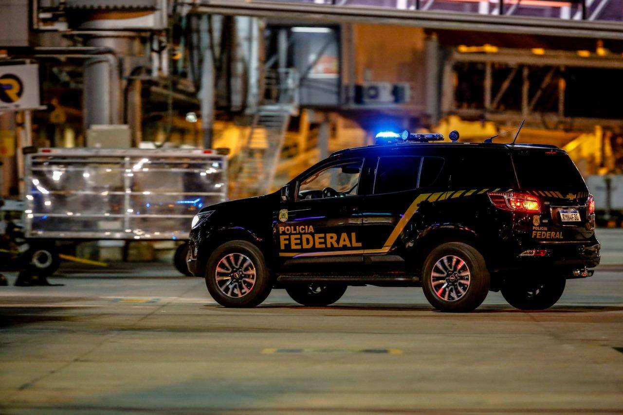 Polícia Federal realizou a prisão dos dois mineiros após a deportação