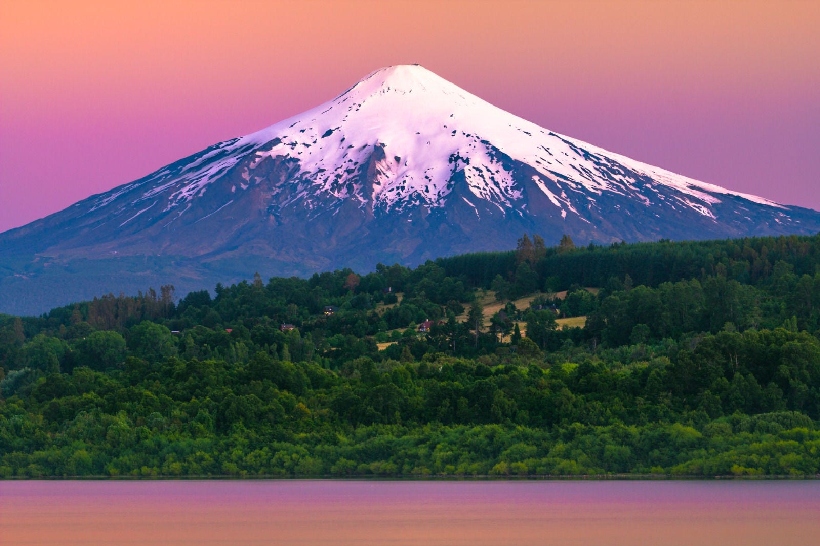 O vlcão Villarrica é um espetáculo à parte e um atrativo icônico em Pucón