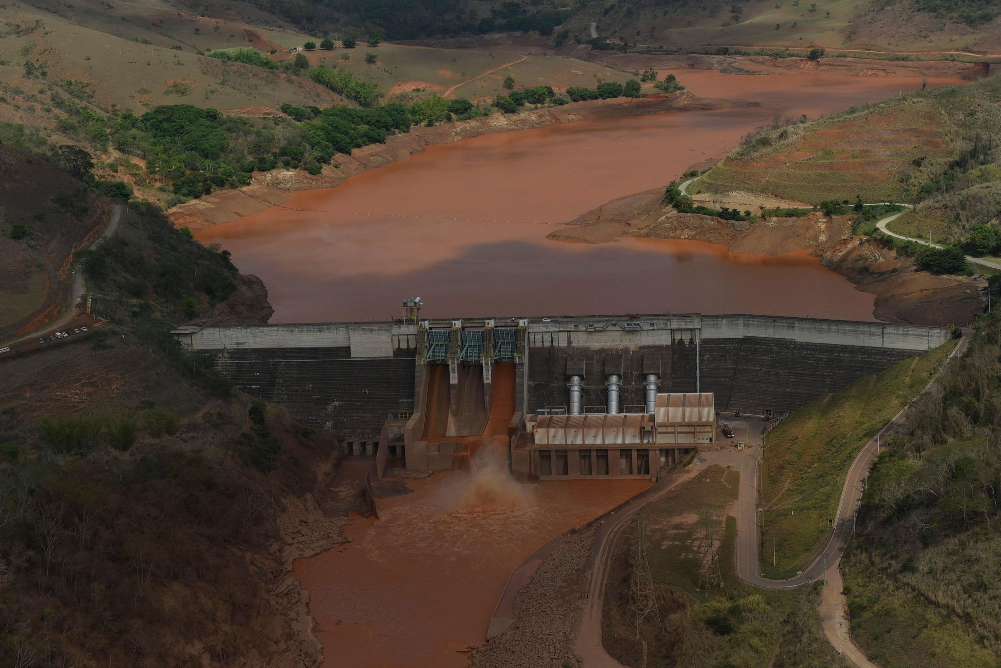 19 pessoas morreram após o rompimento da barragem de Fundão, em Mariana