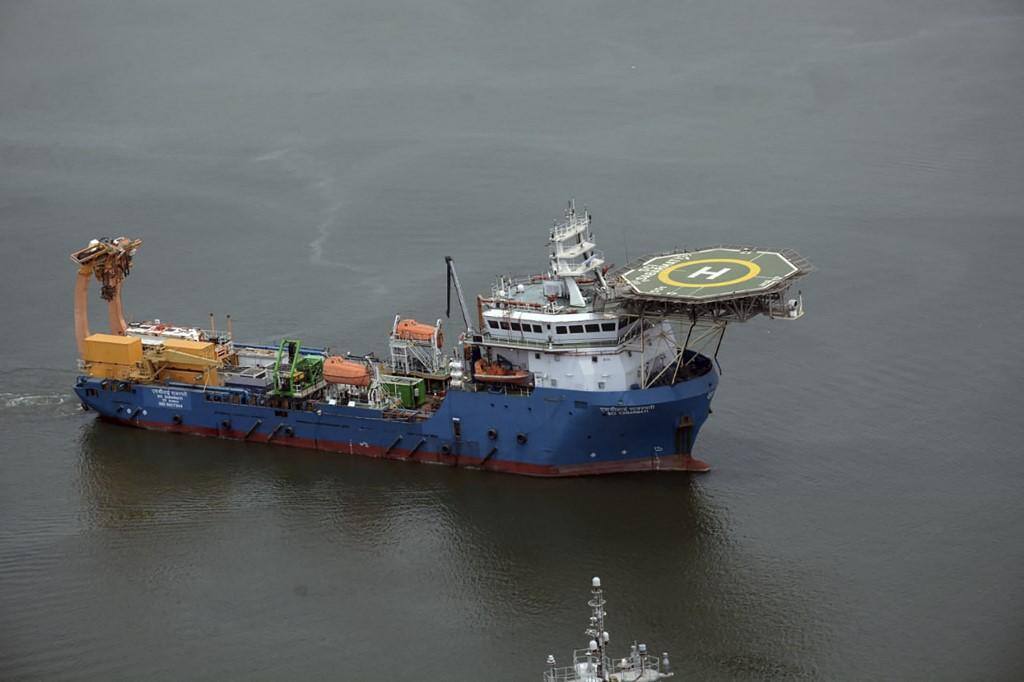 Submarino indonésio desaparece com 53 pessoas a bordo