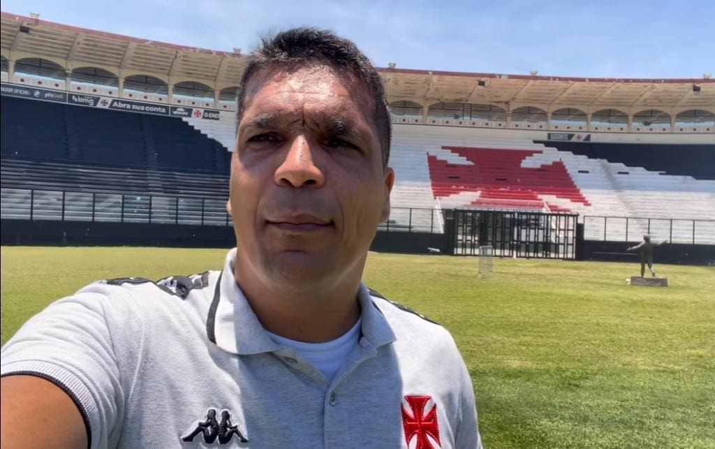 No gramado do São Januário, Cabo Daciolo convoca torcedores a "adorar o criador" com louvor no estádio para o Vasco não cair