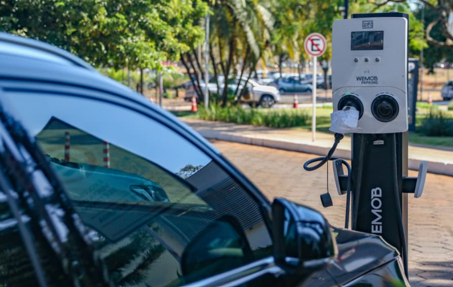 Carro elétrico pode pagar mais impostos 