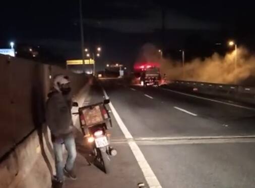 Viatura dos bombeiros sofre pane na Linha Verde e pega fogo em Belo Horizonte