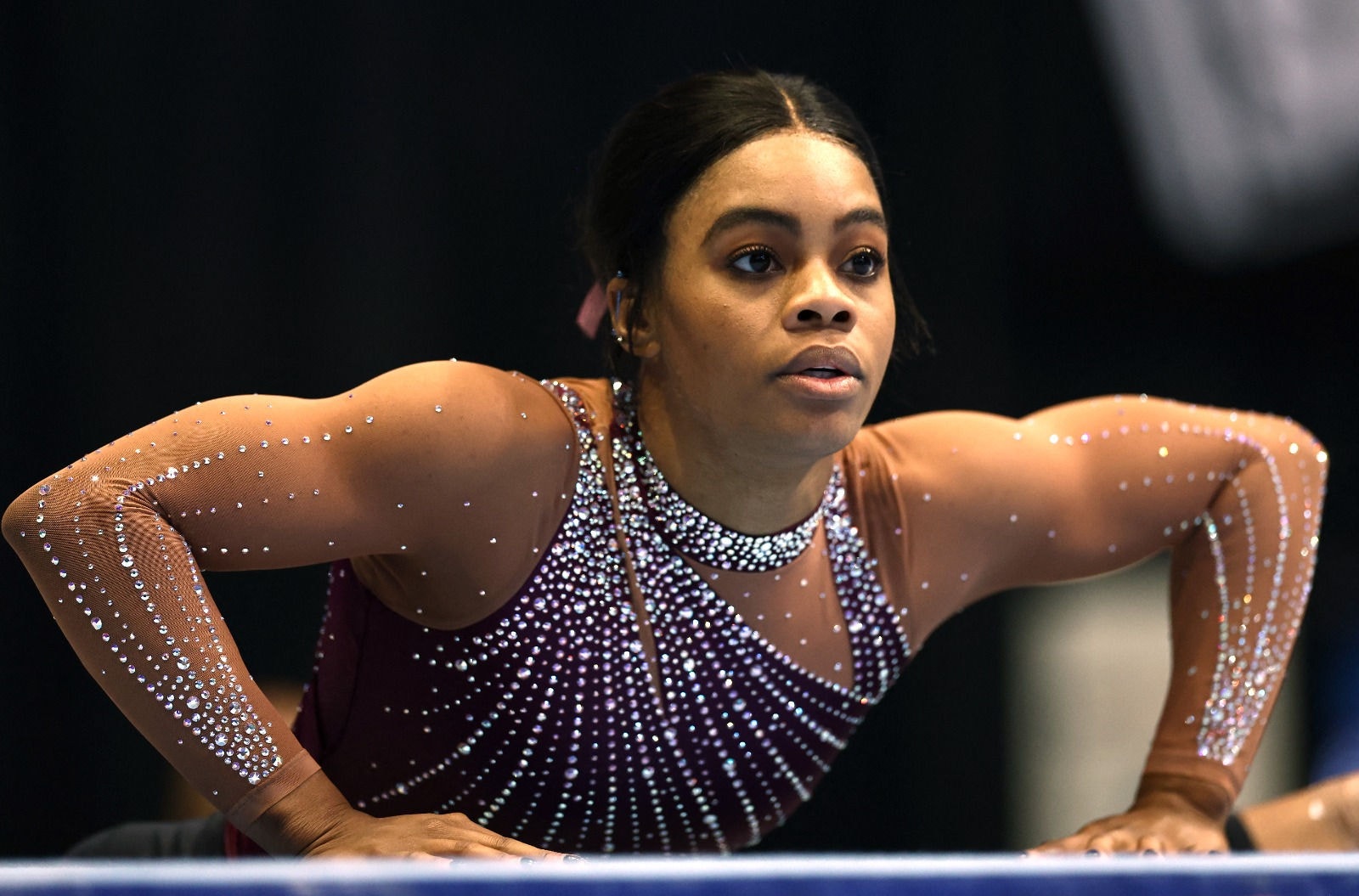 Gabby Douglas, ginasta americana, volta a competir, mas fica fora de Paris-2024