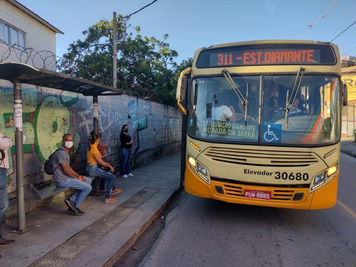 Linhas de ônibus voltaram a operar nesta sexta após paralisação