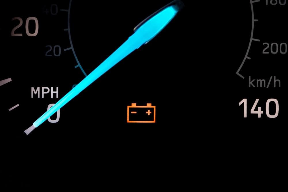 Luz da bateria acesa nem sempre significa que ela está descarregada