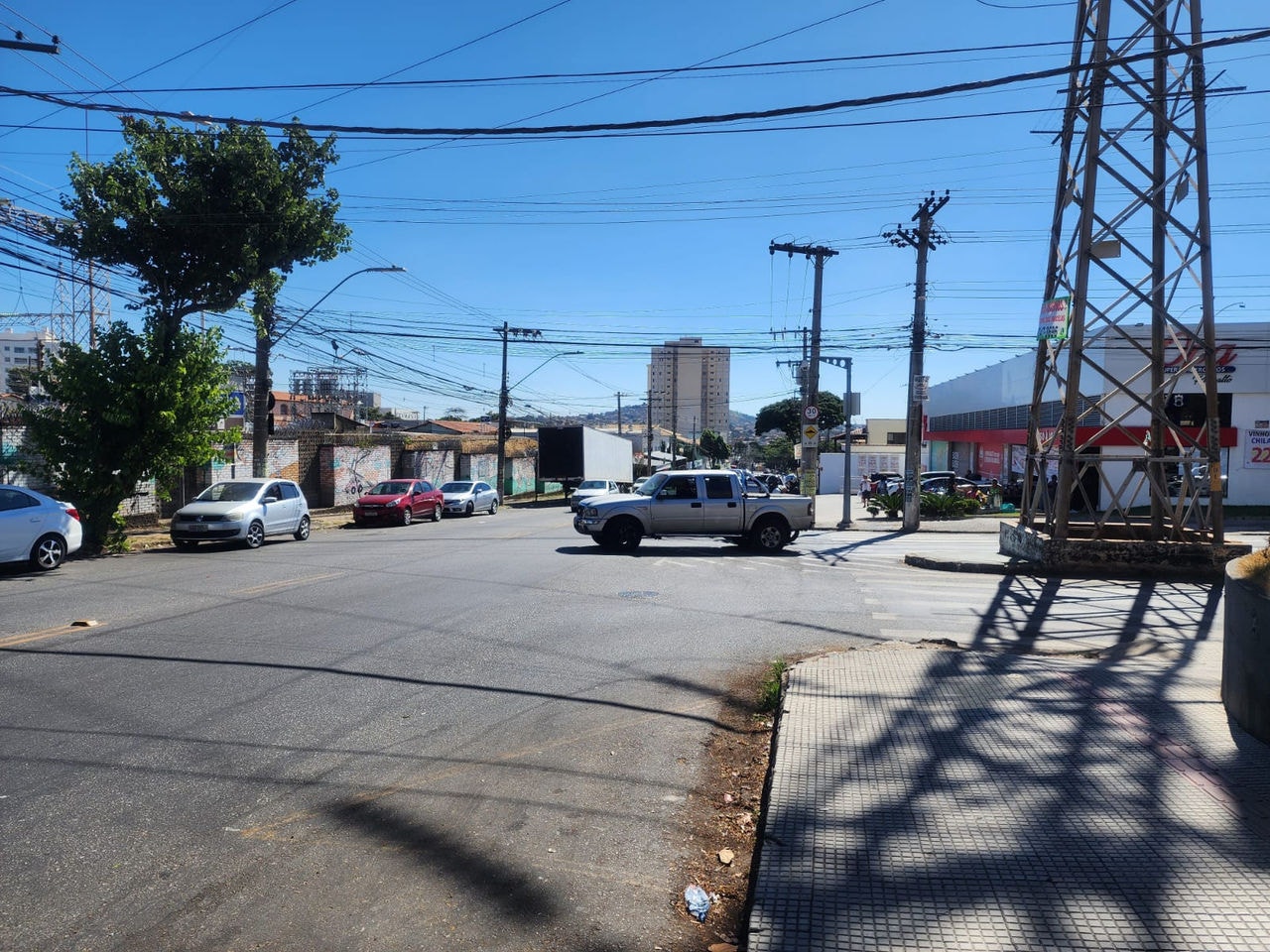 Cruzamento das avenidas Dr. Cristiano Guimarães e Gaivotas, no bairro Vila Clóris, na região Norte de Belo Horizonte
