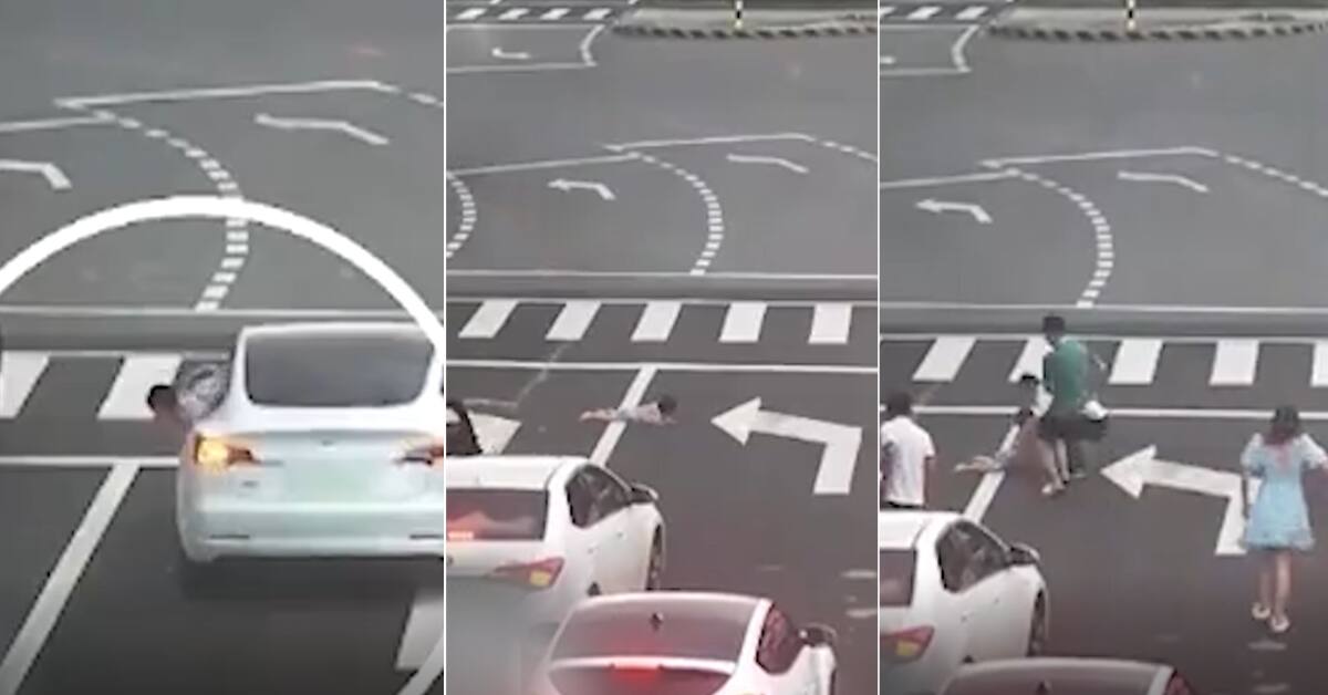 Menina sai do carro, cai e outros motoristas a socorrem na China