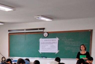 Sala de aula em universidade brasileira