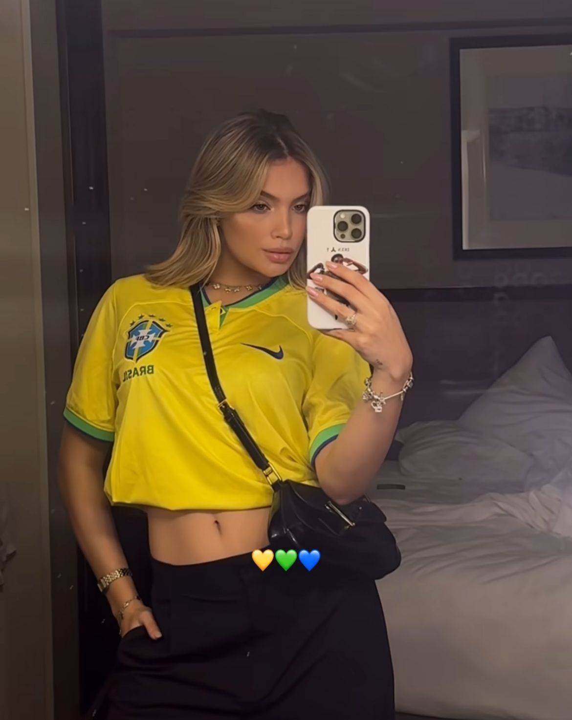 Gabriely Miranda mostra look antes de jogo do Brasil contra o México
