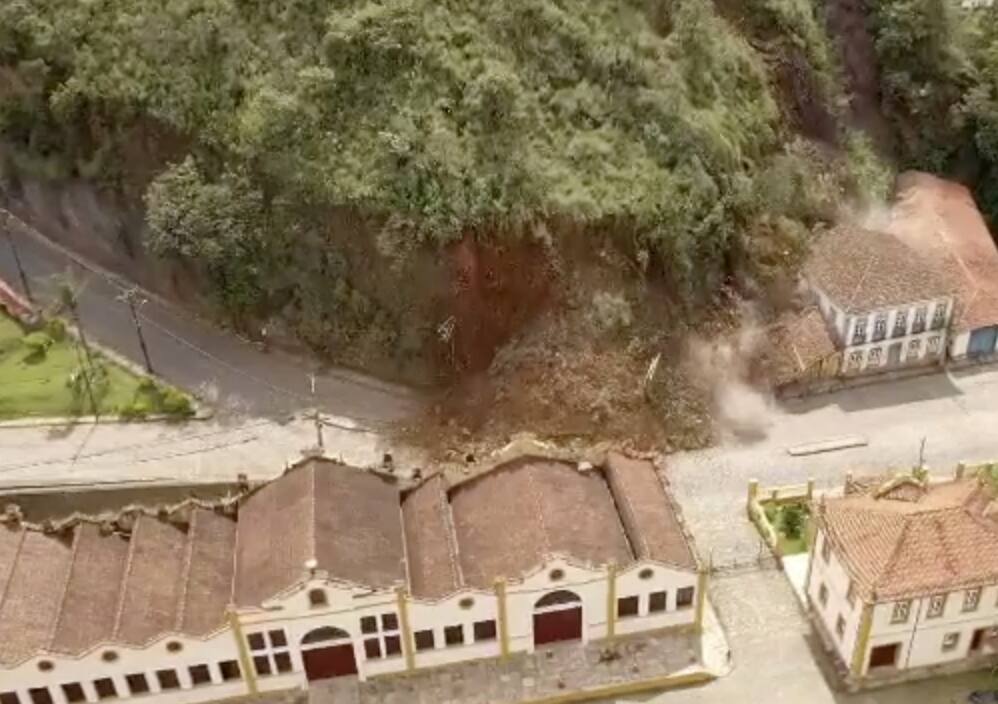 Ouro Preto: deslizamento atingiu imóveis tombados, e população foi evacuada