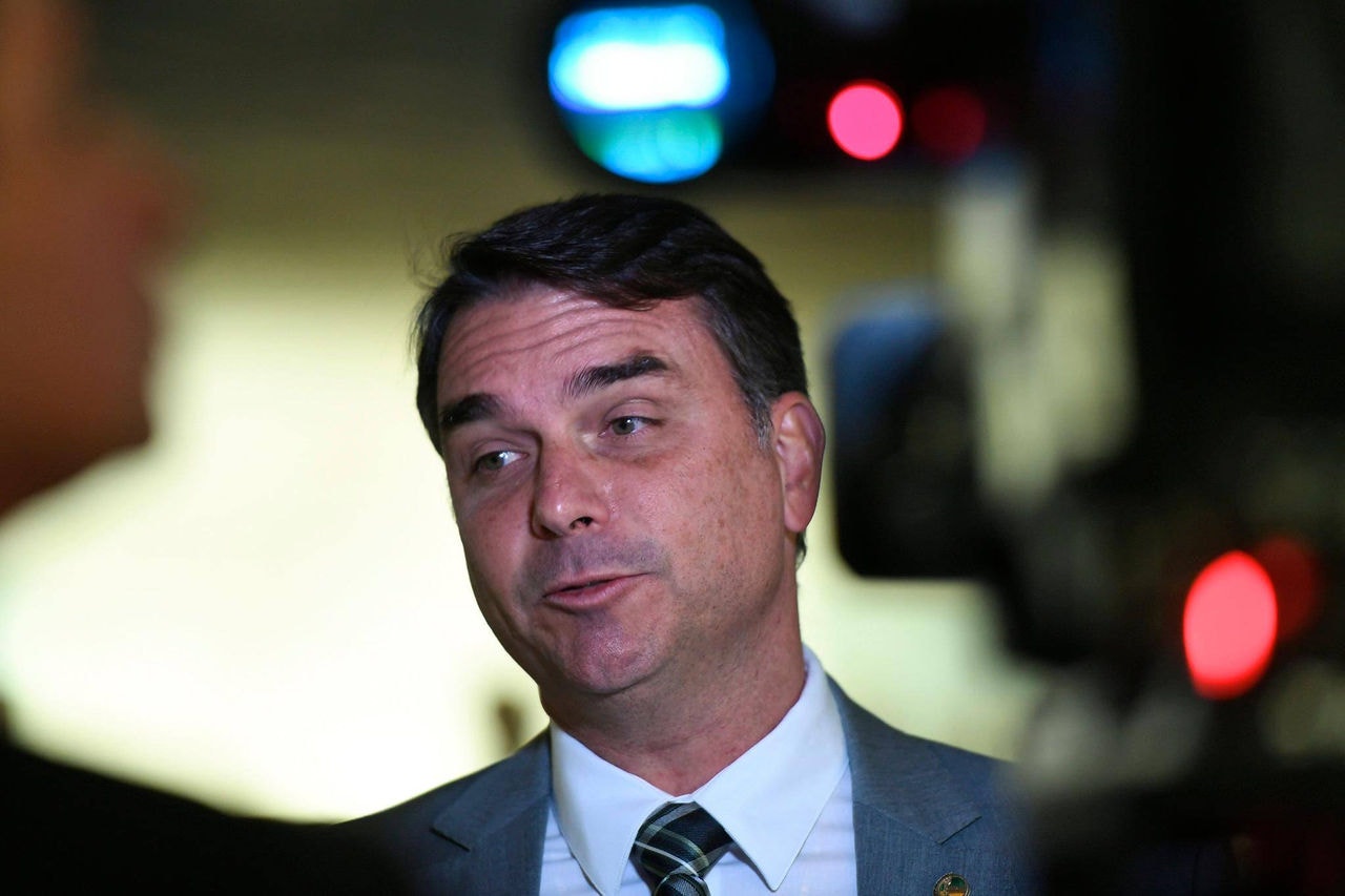 Flávio Bolsonaro (PL-RJ) concede entrevista no Senado