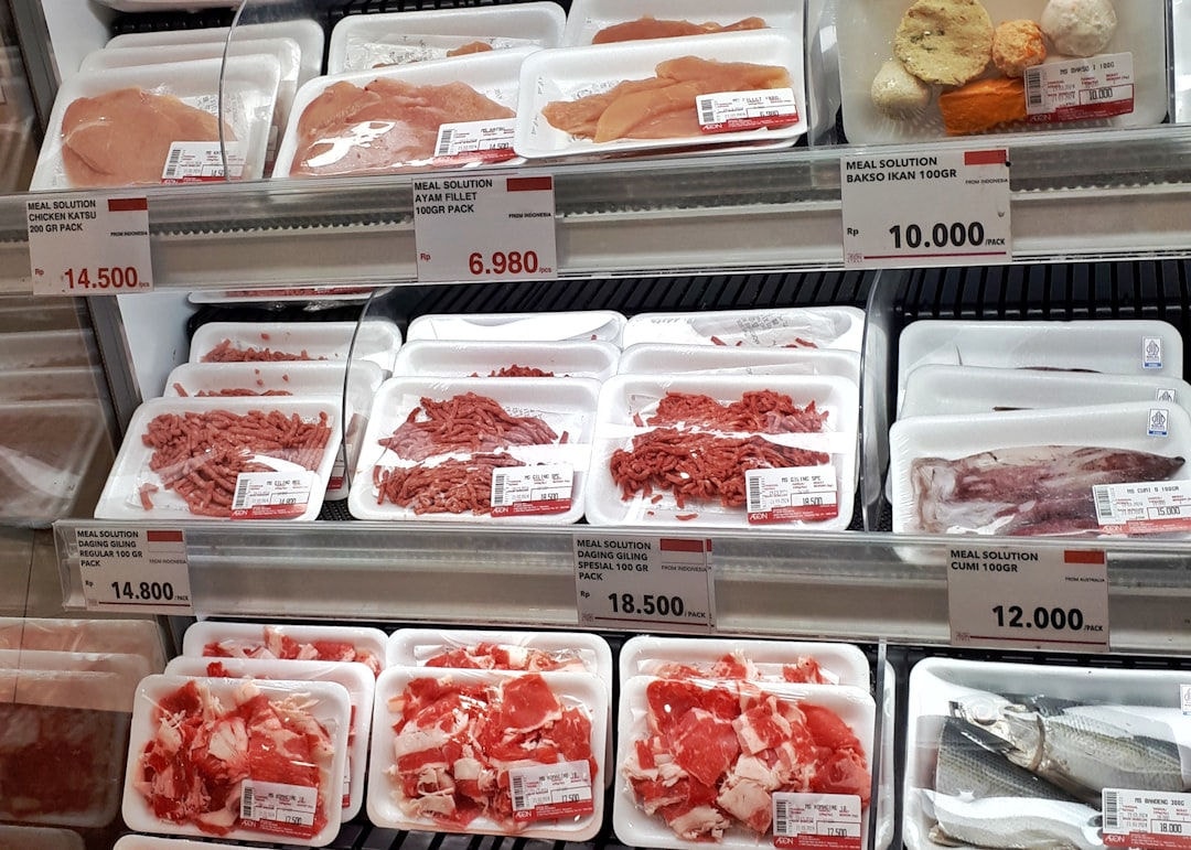 Consumidor processa rede de supermercados em Minas após comer carne vencida