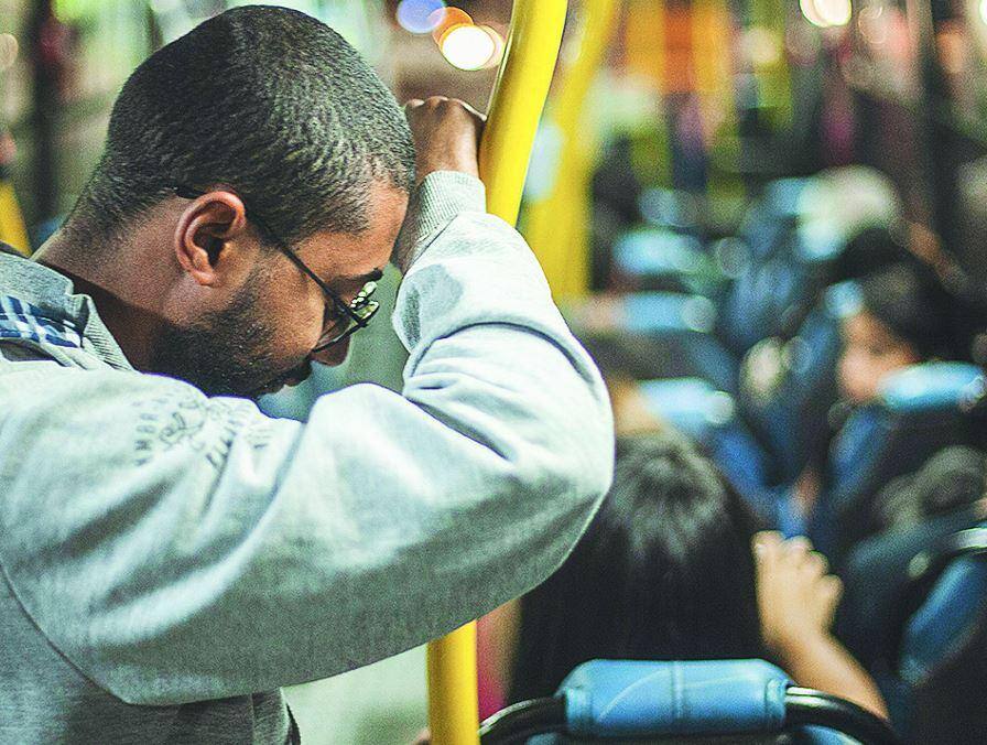 Improdutivo Por dia, Paulo Henrique gasta mais de quatro horas se deslocando entre casa e trabalho