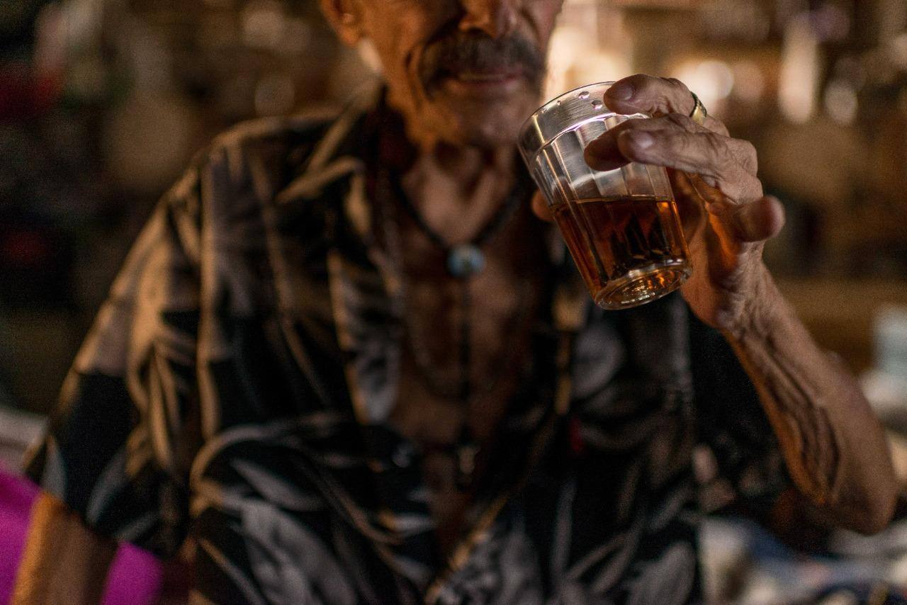 Especialista admite que largar a bebida é um caminho difícil