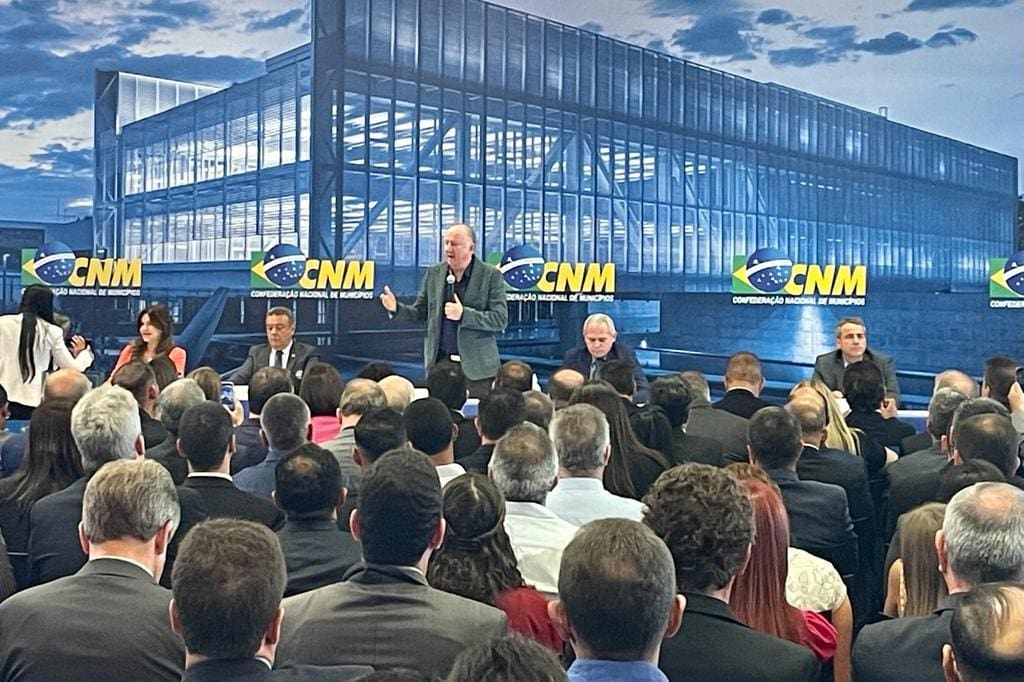 Evento da CNM reuniu gestores locais em Brasília, nesta terça (15), para debater a reforma tributária